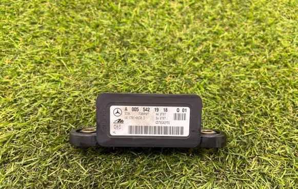 Mercedes-Benz C W204 ESP acceleration yaw rate sensor A0055421918 GD78G02M5Q 0015421911