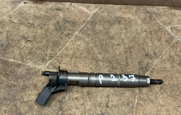 Mercedes-Benz E W211 Fuel injector A6420701387 070331