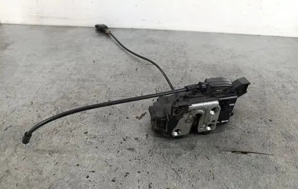 Renault Clio III Front door lock 300125C