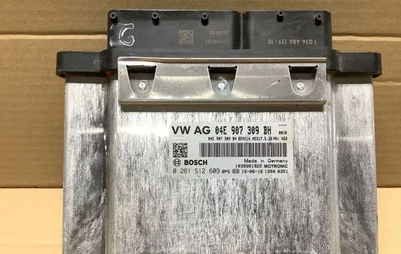 Volkswagen Golf VII Engine control unit/module 04E907309BH 0261S12609