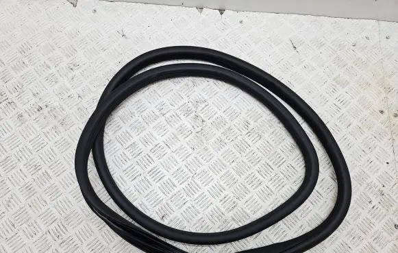 Mercedes-Benz GLC C253 Rear door rubber seal (on body) 