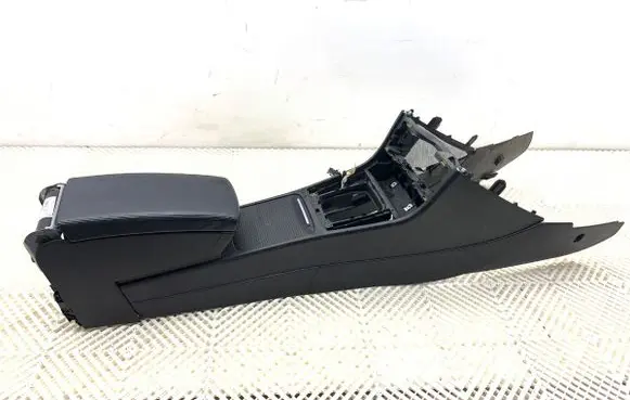 Volkswagen PASSAT B7 Center console 3AB863241E