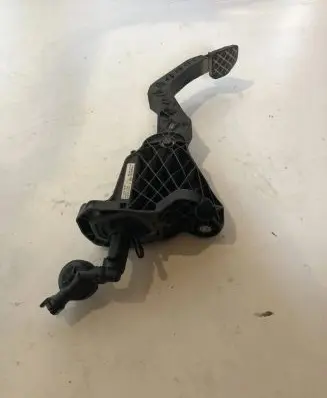 Volkswagen PASSAT B6 Accelerator throttle pedal 3C1721059BB