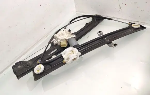 BMW X5 E70 Front door window regulator with motor 7166379 6967261 0130821460