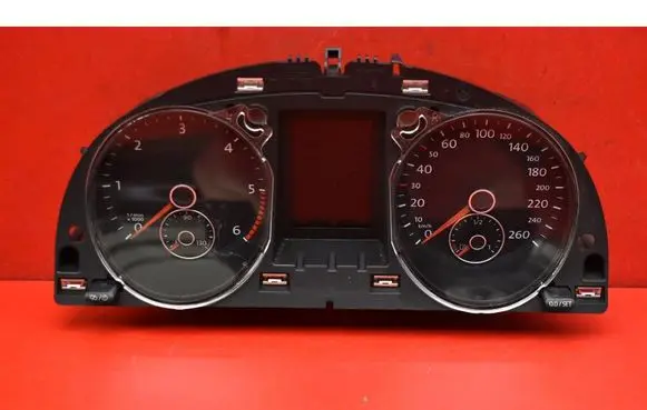Volkswagen PASSAT CC Speedometer (instrument cluster) 3AA920870J