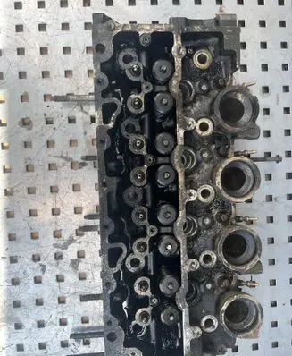 Peugeot Bipper Engine head