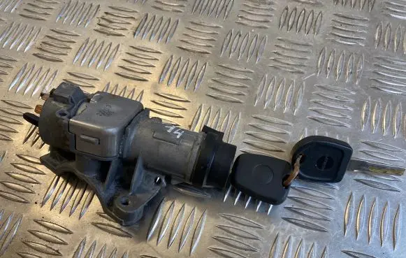 Volkswagen Polo Ignition lock 4B0905851G