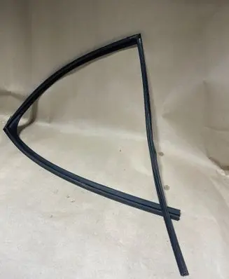 Nissan Leaf II (ZE1) Rubber seal rear door window/glass 823313NF0A