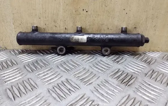 Land Rover Discovery 3 - LR3 Fuel main line pipe A2C20001330 4R8Q9D280AC