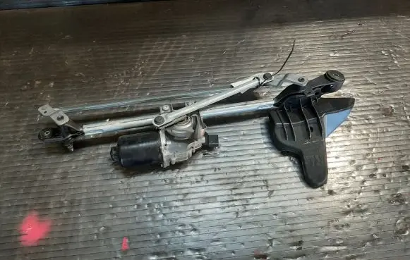 BMW 4 F32 F33 Front wiper linkage and motor 7267504