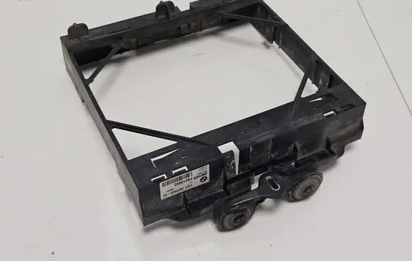 BMW 5 GT F07 Radiator mount bracket 7572542 005463 P8413002