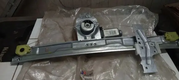Peugeot 207 Front door window regulator with motor 9222w9