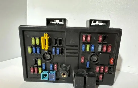 Chevrolet Captiva Fuse module 96821082