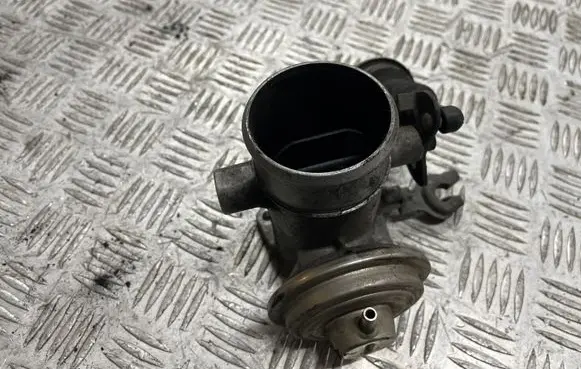 Mercedes-Benz C W202 EGR valve A6110980417