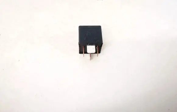 BMW 5 E60 E61 Other relay 61366901469 v23136-j6-x48