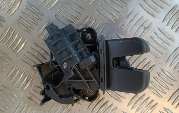 Audi A8 S8 D2 4D Tailgate/trunk/boot lock/catch/latch 4E0827505C