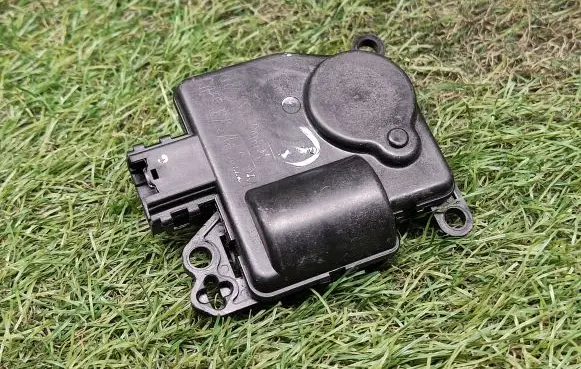 Ford Escape Air flap motor/actuator 8L8419E616CA