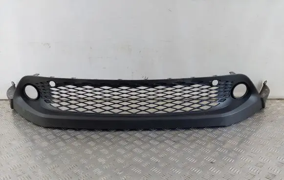 Front bumper lip