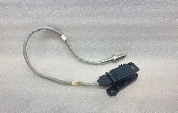 Audi Q3 F3 Lambda probe sensor 05l907807cn