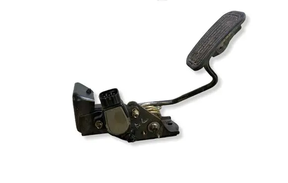 Toyota Previa (XR30, XR40) II Accelerator throttle pedal 8928147010 1983003010 7CC17