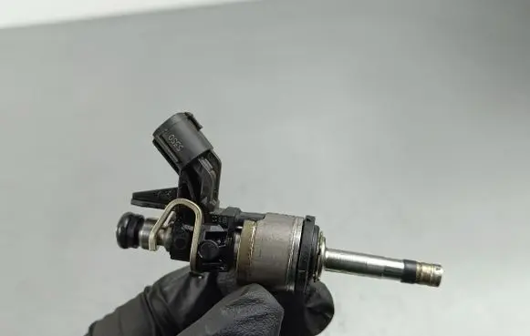 Suzuki SX4 S-Cross Fuel injector 0261500754