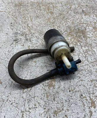Volkswagen Golf III Windscreen/windshield washer pump 1H6955651