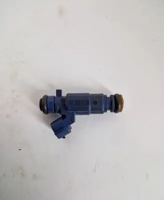 Hyundai i30 Fuel injector 353102B000