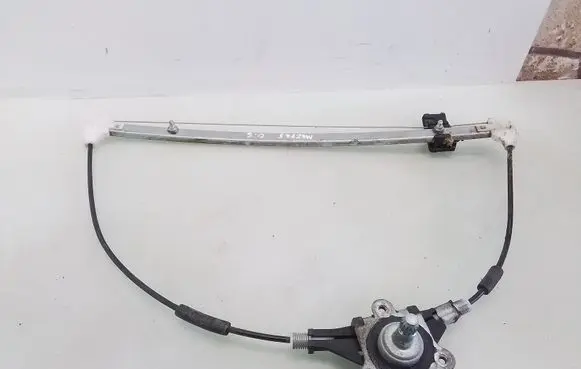 Rear door manual window regulator