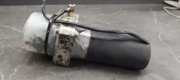 Volkswagen Jetta IV Convertible roof hydraulic pump 1E0871791A