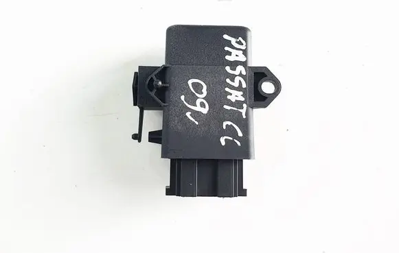Volkswagen PASSAT CC Seat heating relay 1K0959772-c 1k0959772
