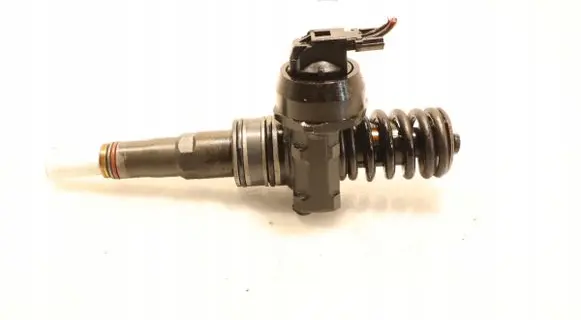 Volkswagen Golf V Fuel injector 0414720313