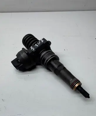 Volkswagen Golf V Fuel injector 038130073 325703044