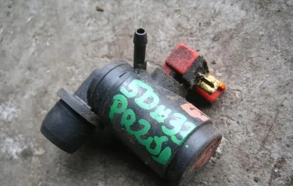 Honda Civic Windscreen/windshield washer pump