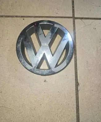 Manufacturer badge logo/emblem