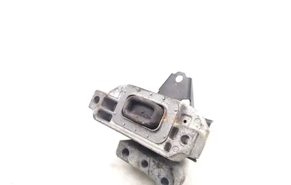 Mitsubishi Outlander Engine mount bracket