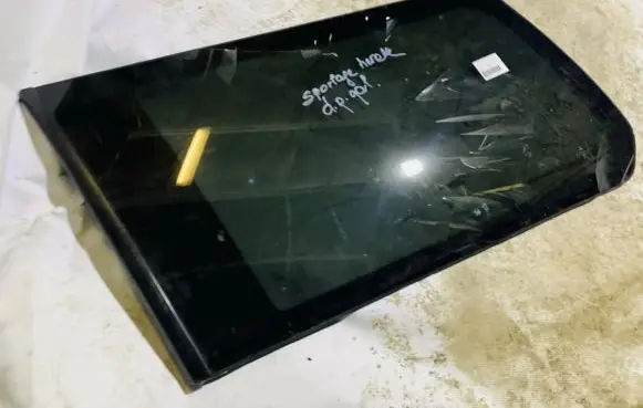 Mitsubishi Montero Rear side window