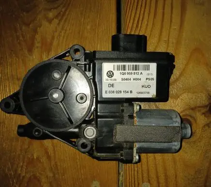 Volkswagen Eos Rear door window regulator motor 1Q0959812A
