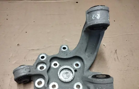 Rear wheel hub spindle/knuckle