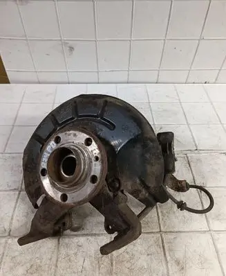 Volkswagen Fox Front wheel hub