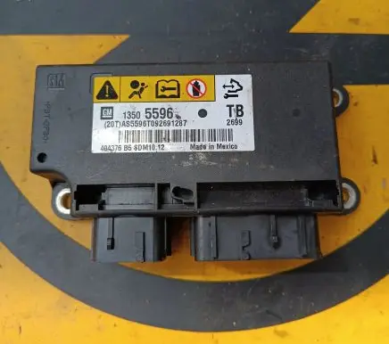 Opel Insignia A Airbag control unit/module 13505596