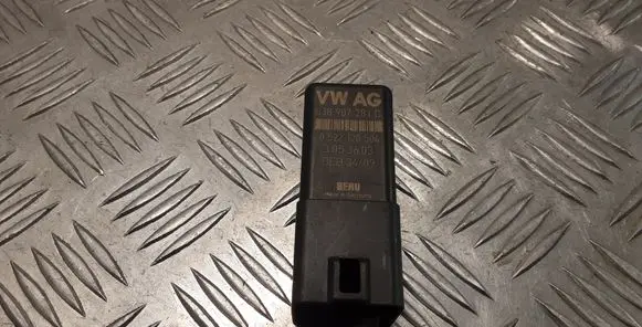 Volkswagen Golf VI Glow plug pre-heat relay 038907281D
