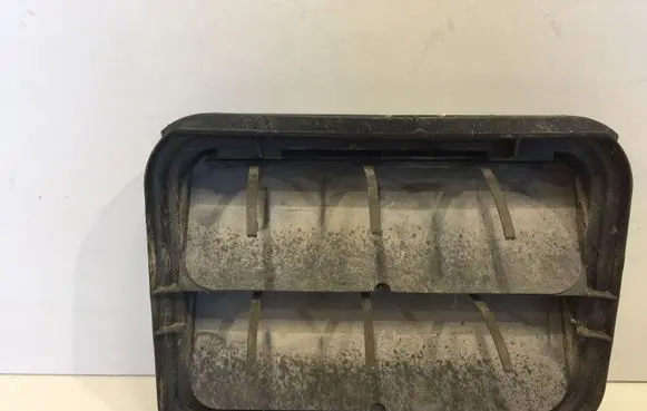Opel Vivaro Quarter panel pressure vent 7700838358 77004 19636