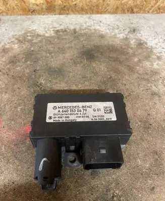 Mercedes-Benz A W169 Glow plug pre-heat relay A6401530479 899087000
