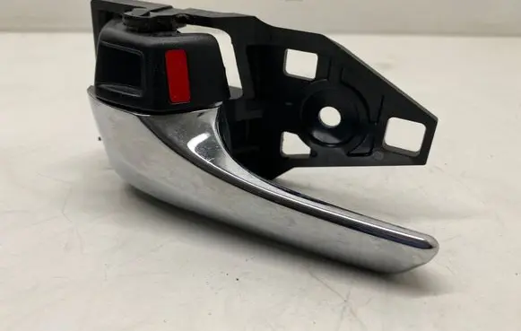 Toyota RAV 4 (XA40) Rear door interior handle