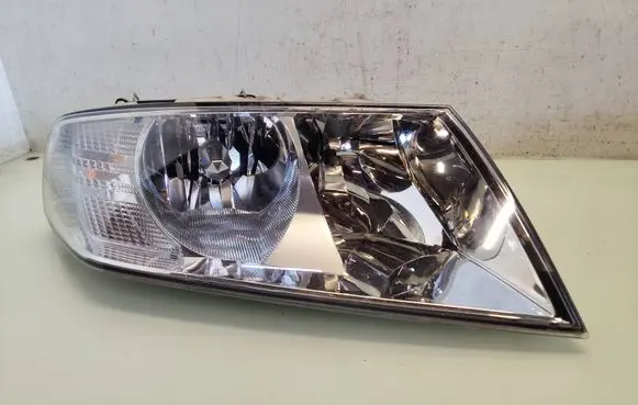 Skoda Octavia Mk2 (1Z) Headlight/headlamp 