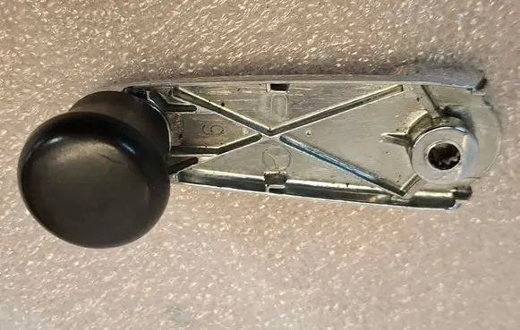 Mercedes-Benz W123 Tailgate glass/window release handle 960089410 9800894102