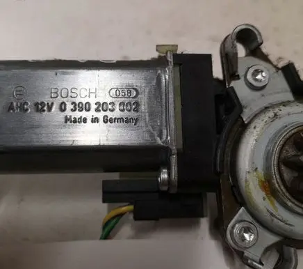 Mercedes-Benz E W211 Seat adjustment motor 0390203002 820418984