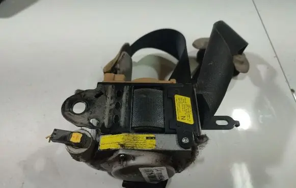 Mitsubishi Grandis Front seatbelt 0433103