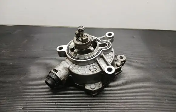 Volvo V60 Vacuum pump 31375107