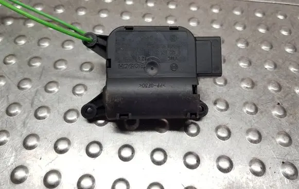 Volkswagen Polo IV 9N3 Air flap motor/actuator S26370897 0132801357